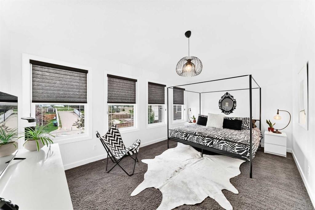 132 Evanscove Manor Nw, Calgary, AB - Indoor Photo Showing Bedroom