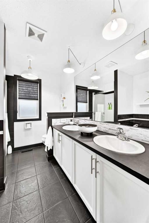 132 Evanscove Manor Nw, Calgary, AB - Indoor Photo Showing Bathroom