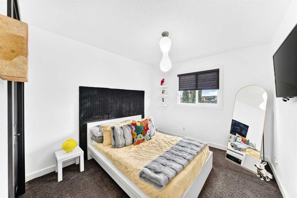 132 Evanscove Manor Nw, Calgary, AB - Indoor Photo Showing Bedroom