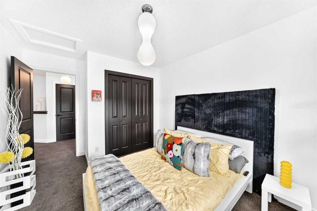 132 Evanscove Manor Nw, Calgary, AB - Indoor Photo Showing Bedroom