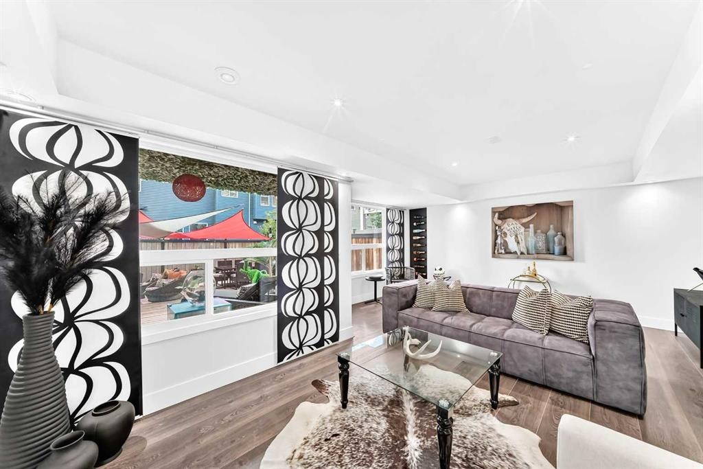 132 Evanscove Manor Nw, Calgary, AB - Indoor Photo Showing Living Room