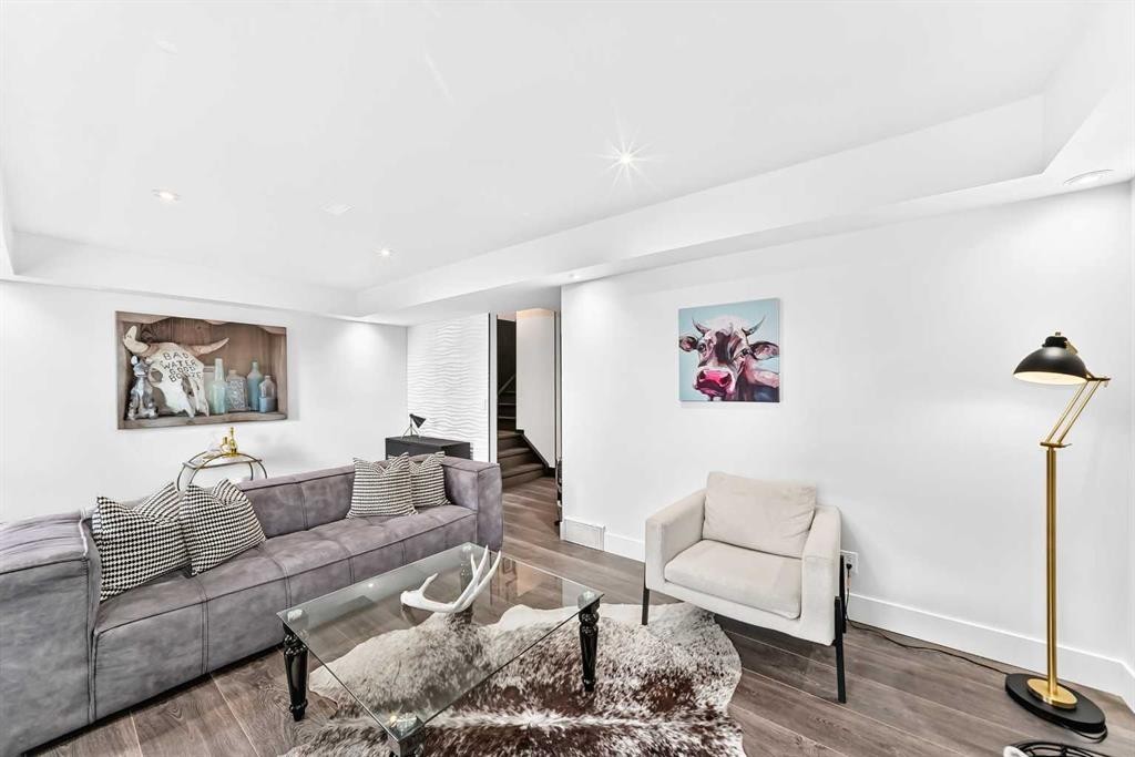 132 Evanscove Manor Nw, Calgary, AB - Indoor Photo Showing Living Room
