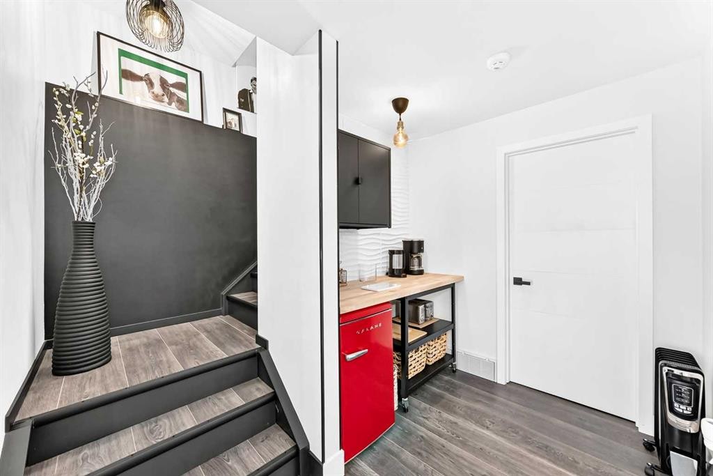 132 Evanscove Manor Nw, Calgary, AB - Indoor Photo Showing Other Room