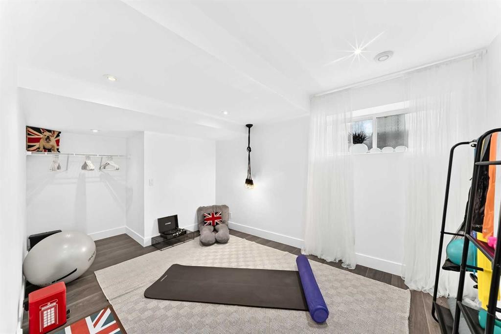 132 Evanscove Manor Nw, Calgary, AB - Indoor Photo Showing Other Room