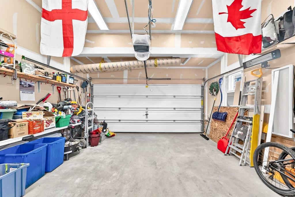 132 Evanscove Manor Nw, Calgary, AB - Indoor Photo Showing Garage