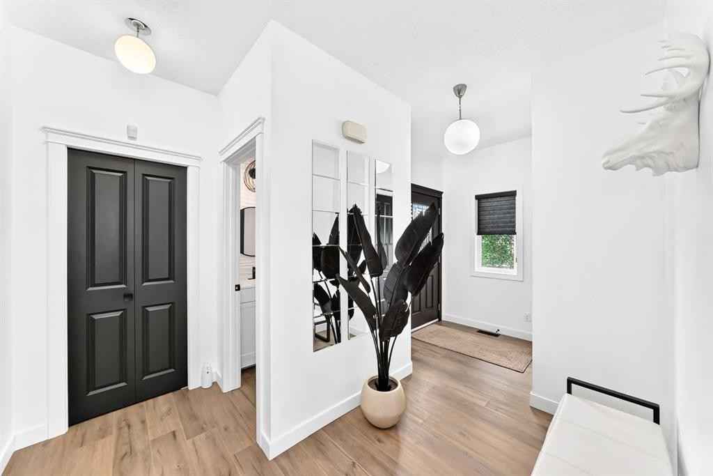 132 Evanscove Manor Nw, Calgary, AB - Indoor Photo Showing Other Room