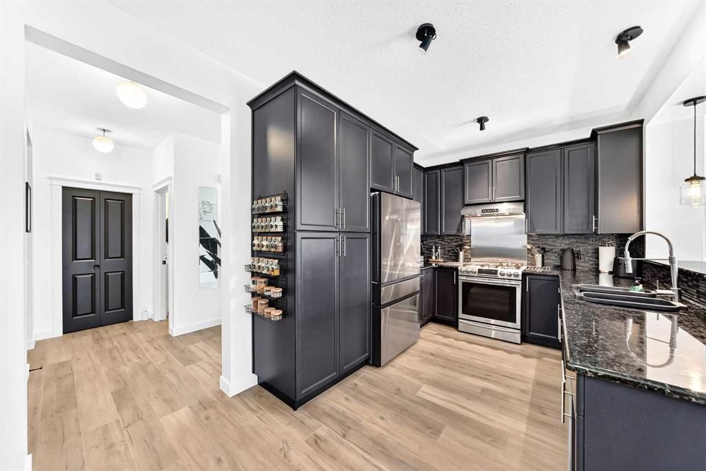 132 Evanscove Manor Nw, Calgary, AB - Indoor Photo Showing Kitchen With Stainless Steel Kitchen