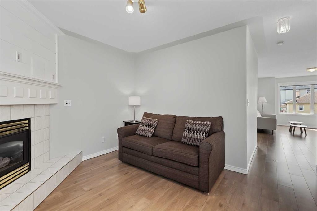128 22 Avenue Nw, Calgary, AB - Indoor Photo Showing Living Room With Fireplace