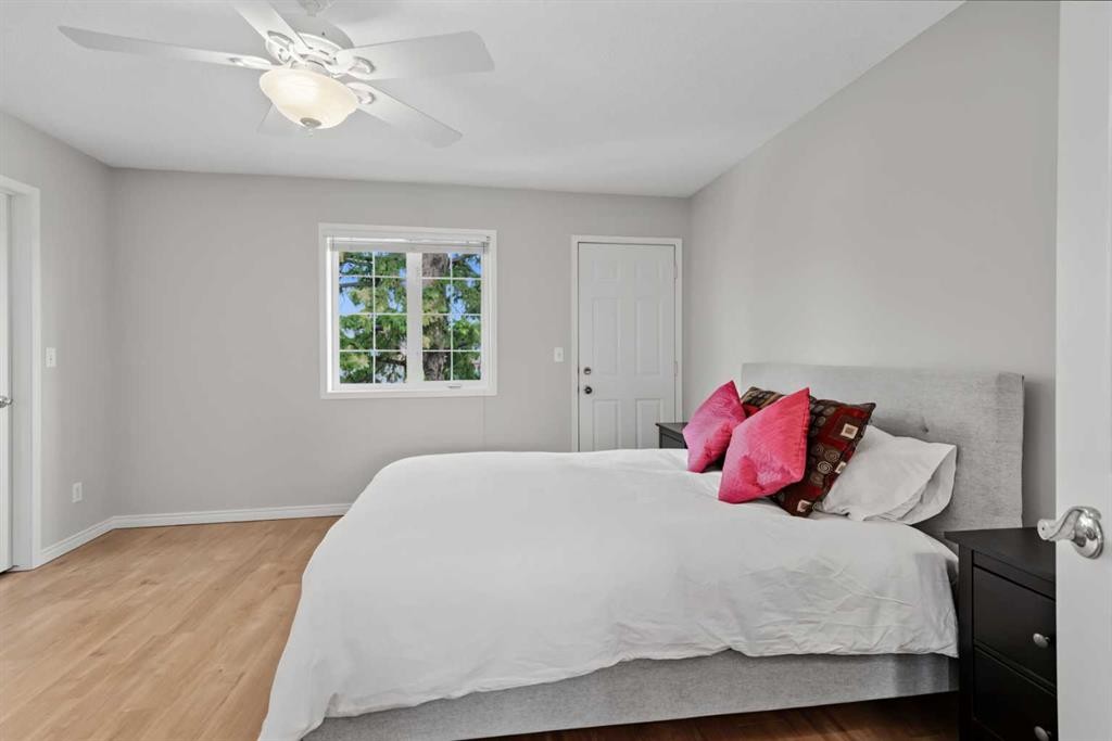 128 22 Avenue Nw, Calgary, AB - Indoor Photo Showing Bedroom