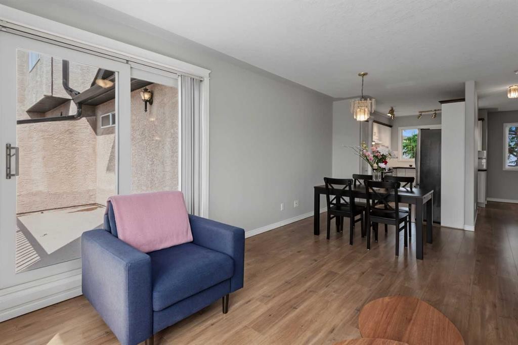 128 22 Avenue Nw, Calgary, AB - Indoor