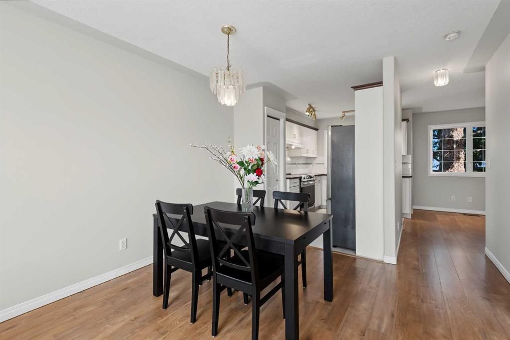 128 22 Avenue Nw, Calgary, AB - Indoor Photo Showing Dining Room