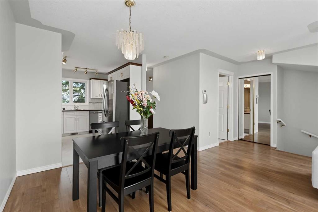 128 22 Avenue Nw, Calgary, AB - Indoor Photo Showing Dining Room