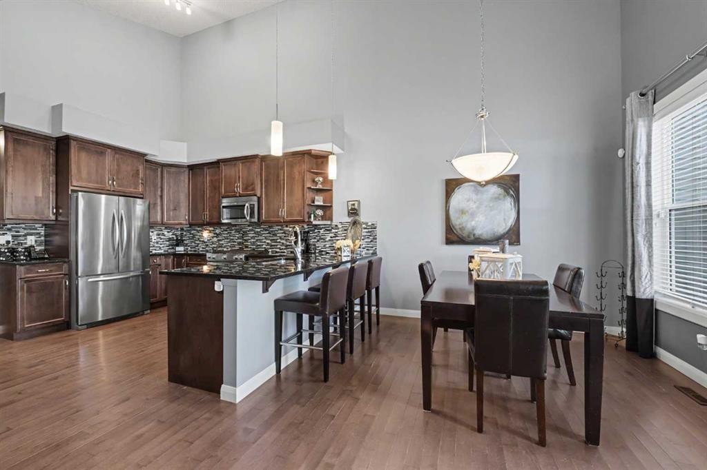 59 Evanswood Circle Nw, Calgary, AB - Indoor Photo Showing Kitchen With Stainless Steel Kitchen With Upgraded Kitchen