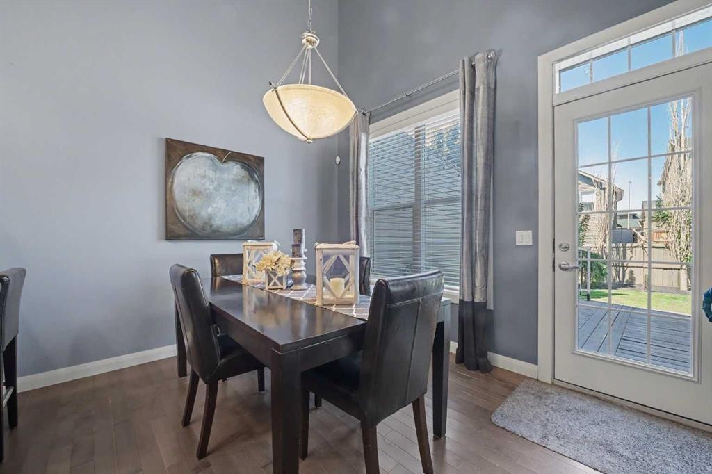 59 Evanswood Circle Nw, Calgary, AB - Indoor Photo Showing Dining Room