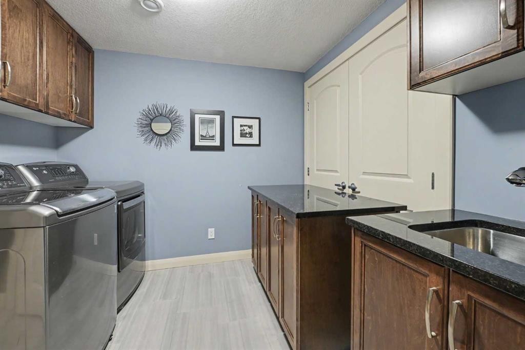 59 Evanswood Circle Nw, Calgary, AB - Indoor Photo Showing Laundry Room
