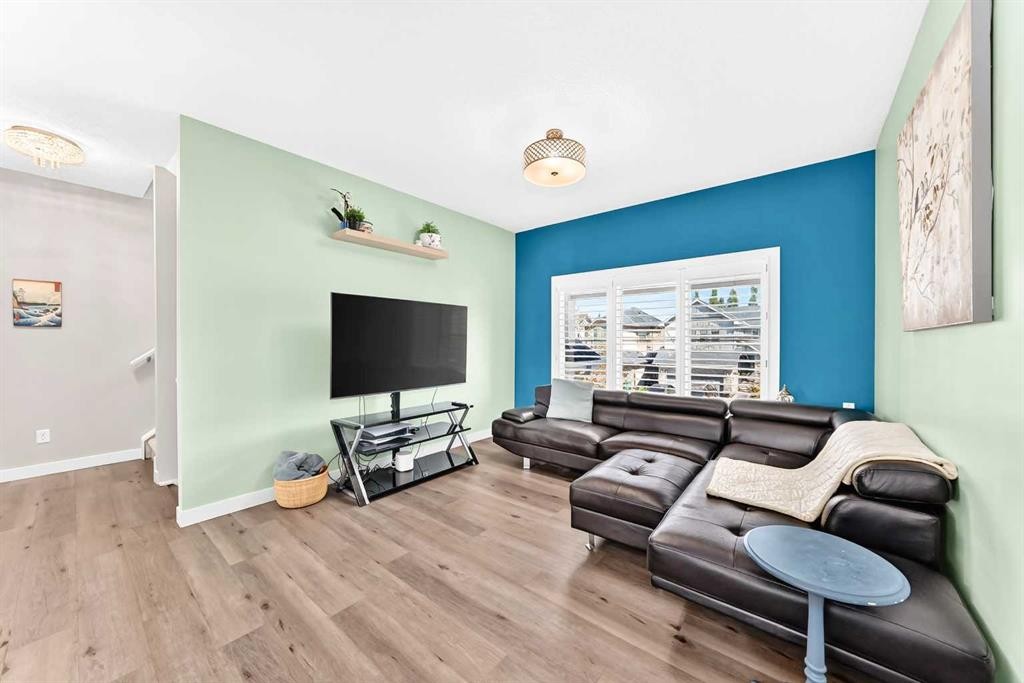 532 Cranford Drive Se, Calgary, AB - Indoor Photo Showing Living Room
