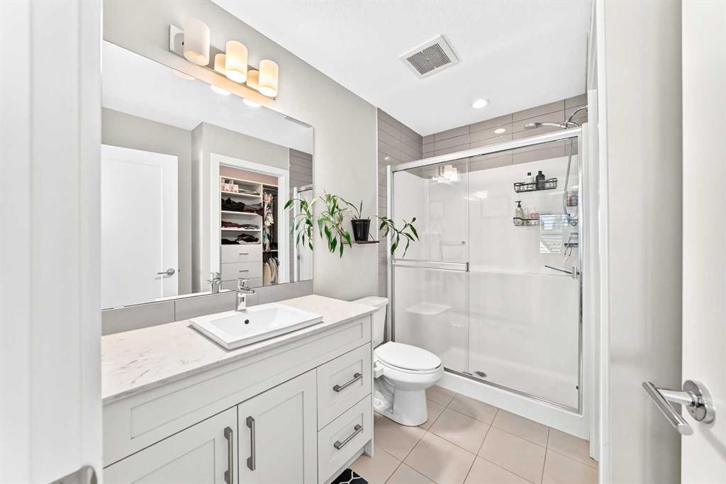 532 Cranford Drive Se, Calgary, AB - Indoor Photo Showing Bathroom