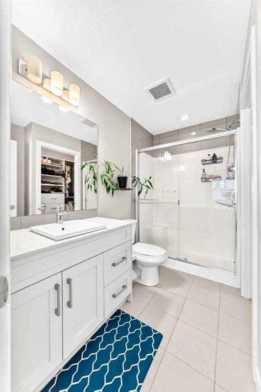 532 Cranford Drive Se, Calgary, AB - Indoor Photo Showing Bathroom