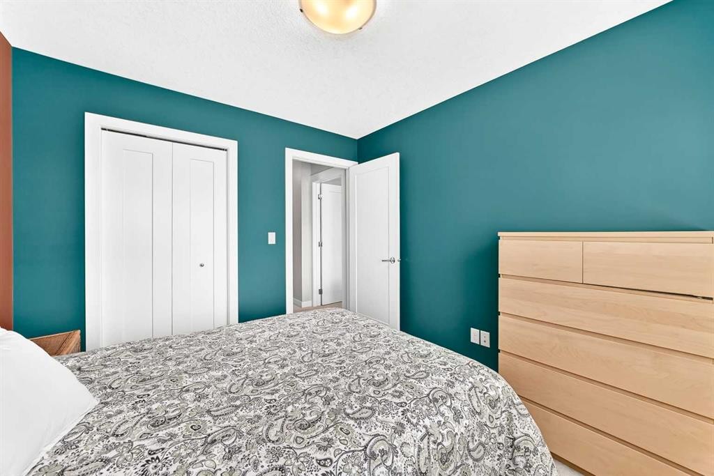 532 Cranford Drive Se, Calgary, AB - Indoor Photo Showing Bedroom