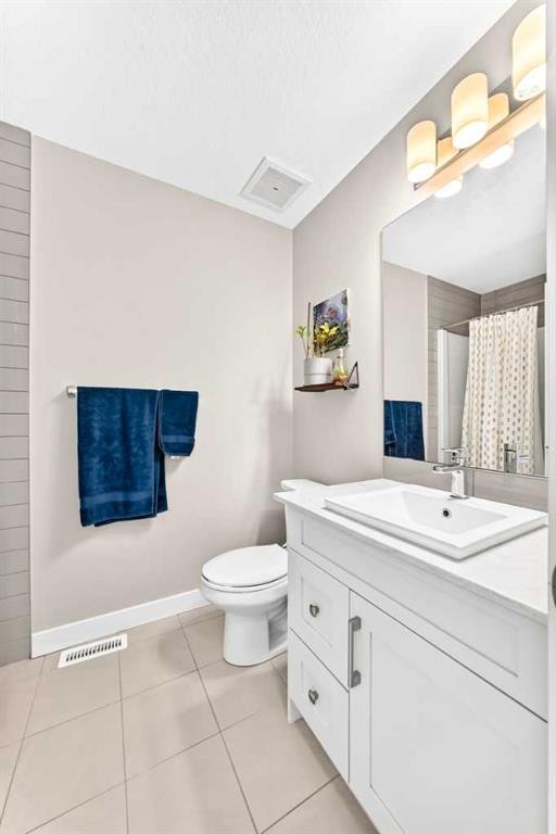 532 Cranford Drive Se, Calgary, AB - Indoor Photo Showing Bathroom