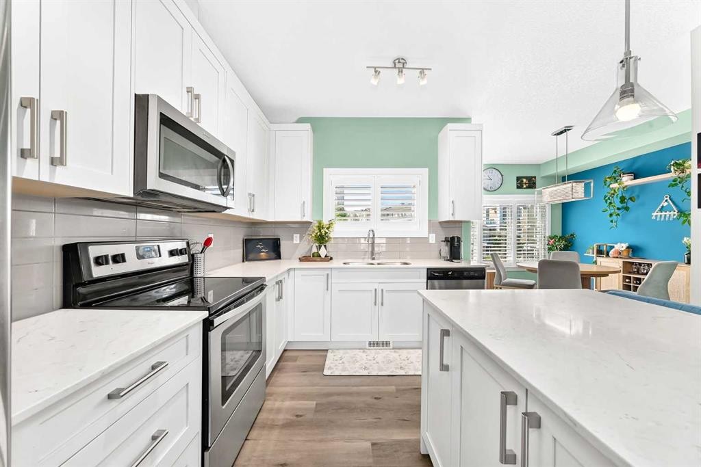 532 Cranford Drive Se, Calgary, AB - Indoor Photo Showing Kitchen With Upgraded Kitchen