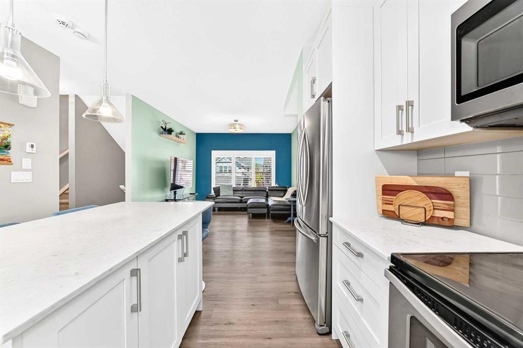 532 Cranford Drive Se, Calgary, AB - Indoor Photo Showing Kitchen