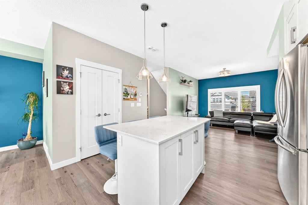 532 Cranford Drive Se, Calgary, AB - Indoor Photo Showing Kitchen