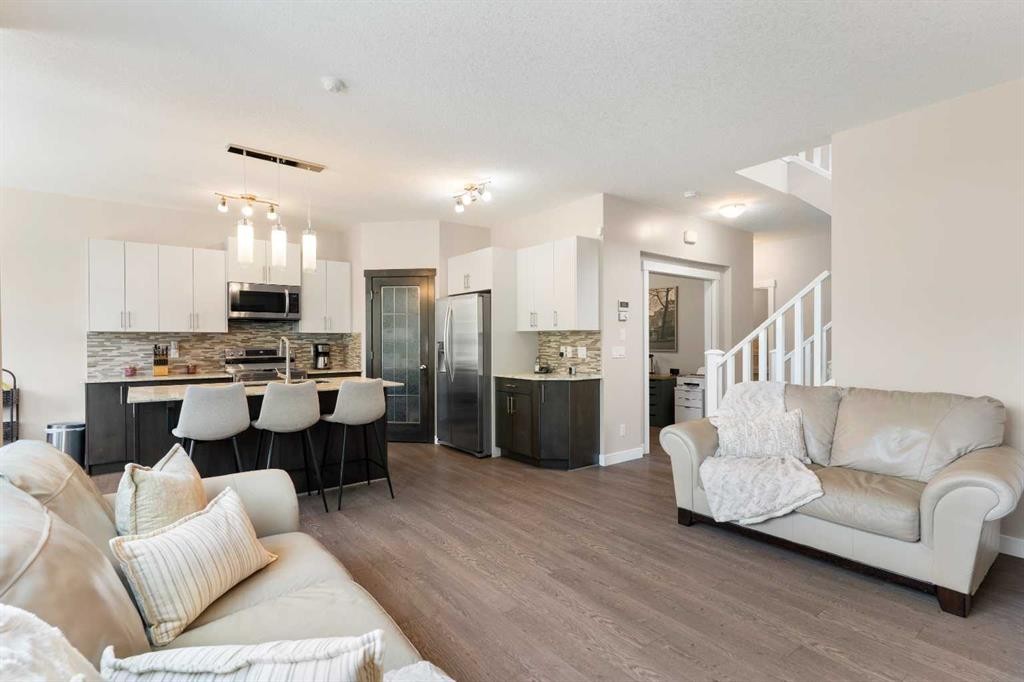 161 Cougar Ridge Close Sw, Calgary, AB - Indoor Photo Showing Other Room