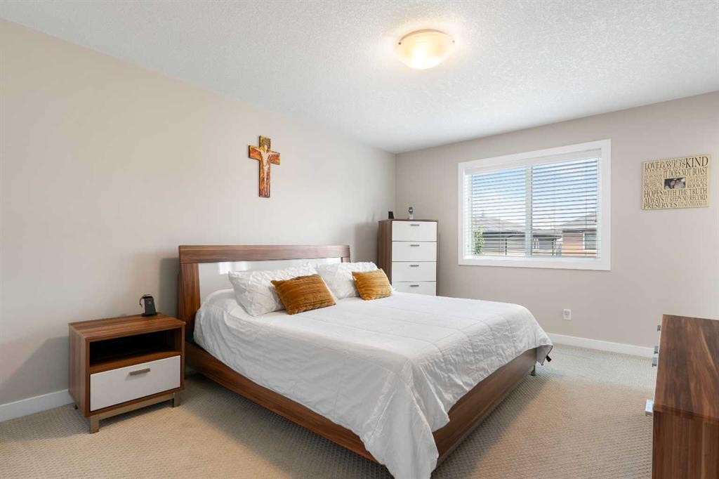 161 Cougar Ridge Close Sw, Calgary, AB - Indoor Photo Showing Bedroom