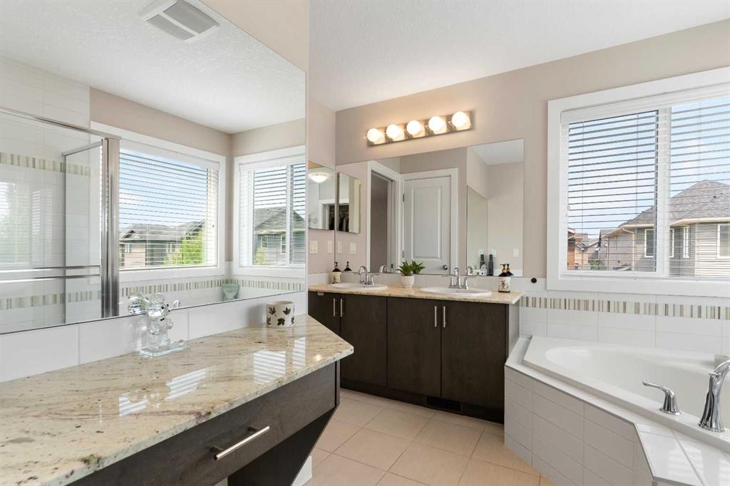 161 Cougar Ridge Close Sw, Calgary, AB - Indoor Photo Showing Bathroom