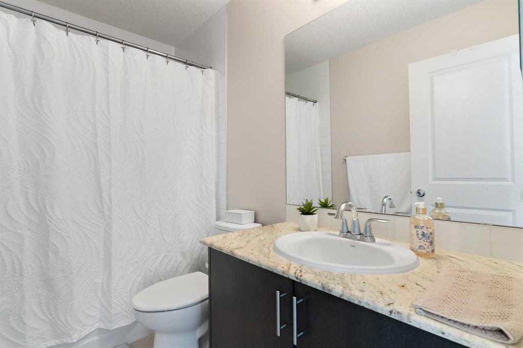 161 Cougar Ridge Close Sw, Calgary, AB - Indoor Photo Showing Bathroom