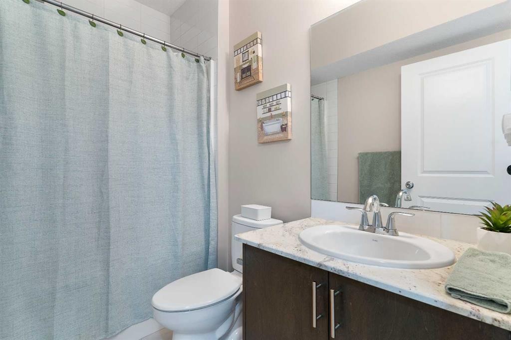 161 Cougar Ridge Close Sw, Calgary, AB - Indoor Photo Showing Bathroom