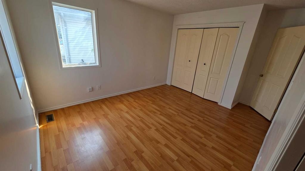 155 Applefield Close Se, Calgary, AB - Indoor Photo Showing Other Room