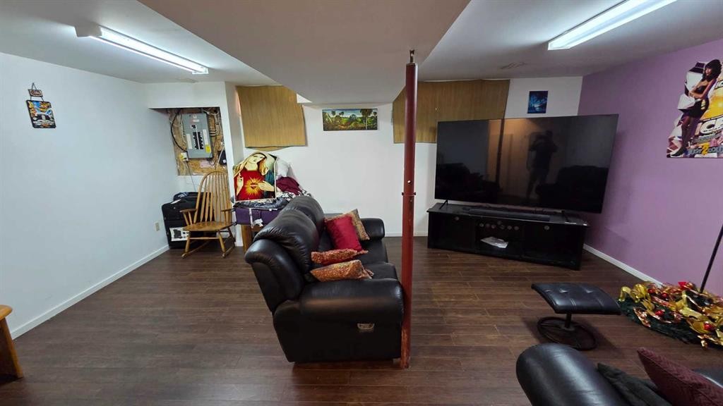 155 Applefield Close Se, Calgary, AB - Indoor