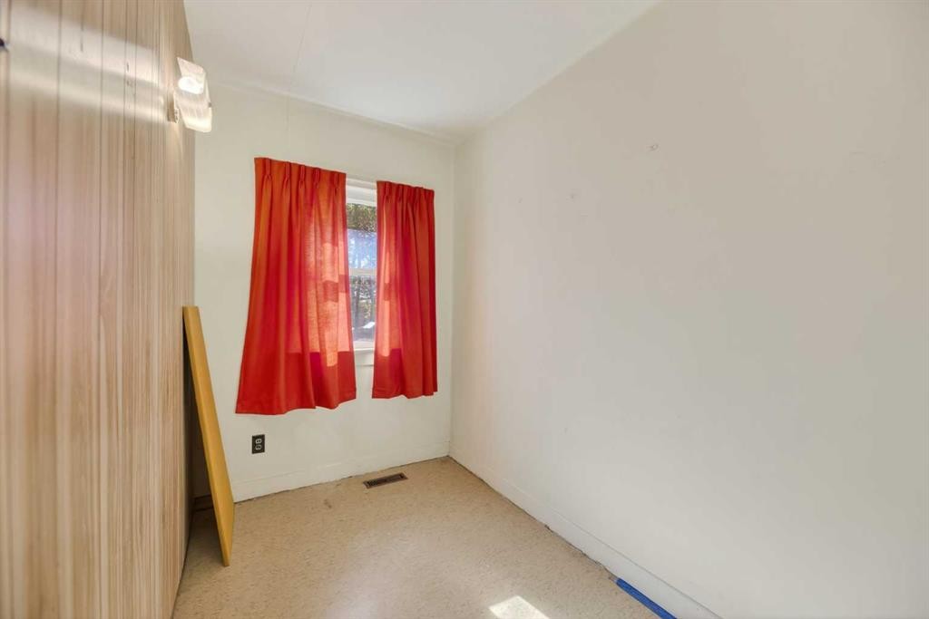 1701 18 Avenue, Didsbury, AB - Indoor Photo Showing Other Room