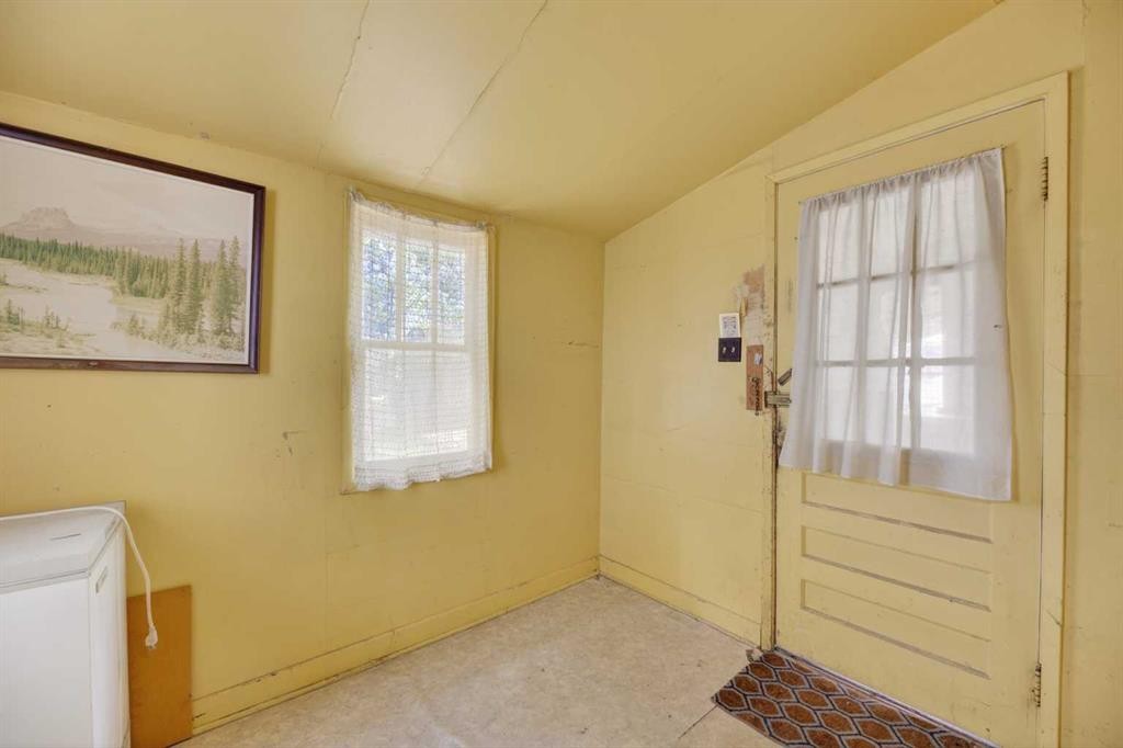 1701 18 Avenue, Didsbury, AB - Indoor Photo Showing Other Room