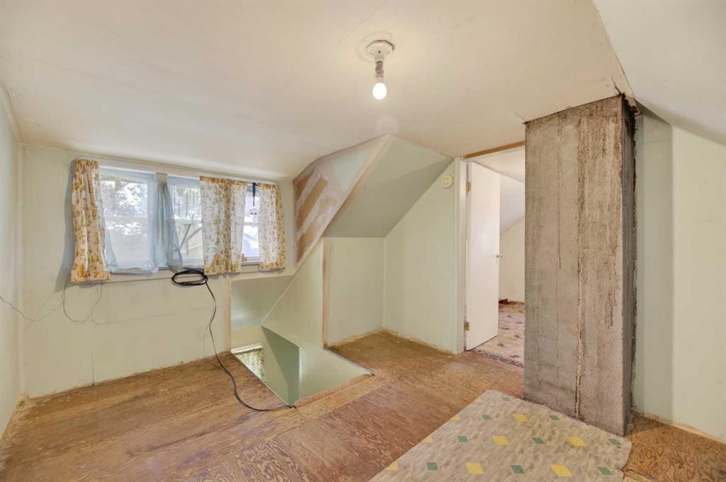 1701 18 Avenue, Didsbury, AB - Indoor Photo Showing Other Room