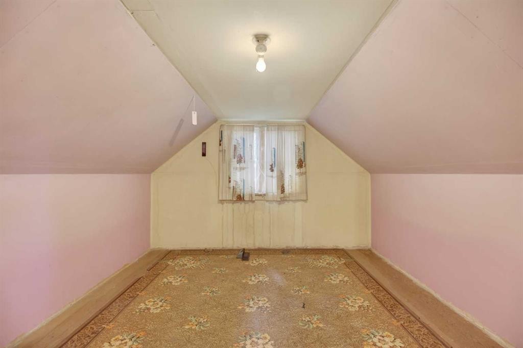 1701 18 Avenue, Didsbury, AB - Indoor Photo Showing Other Room