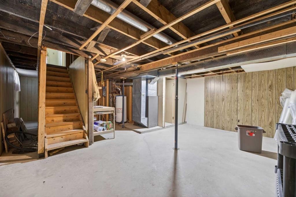 1701 18 Avenue, Didsbury, AB - Indoor Photo Showing Basement