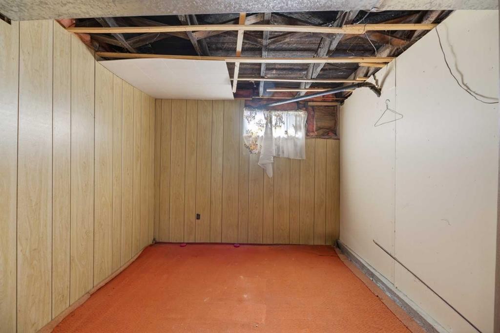 1701 18 Avenue, Didsbury, AB - Indoor Photo Showing Basement