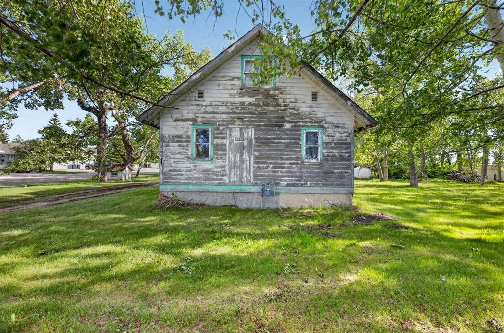 1701 18 Avenue, Didsbury, AB - Outdoor