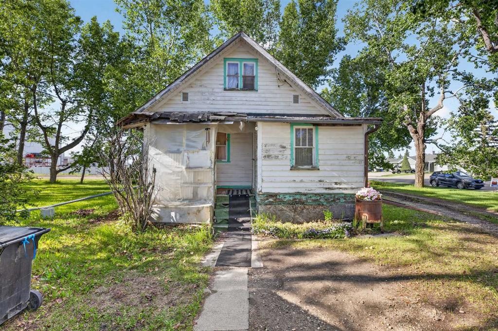 1701 18 Avenue, Didsbury, AB - Outdoor