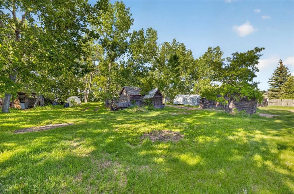 1701 18 Avenue, Didsbury, AB - Outdoor