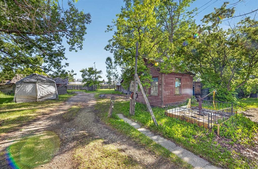1701 18 Avenue, Didsbury, AB - Outdoor