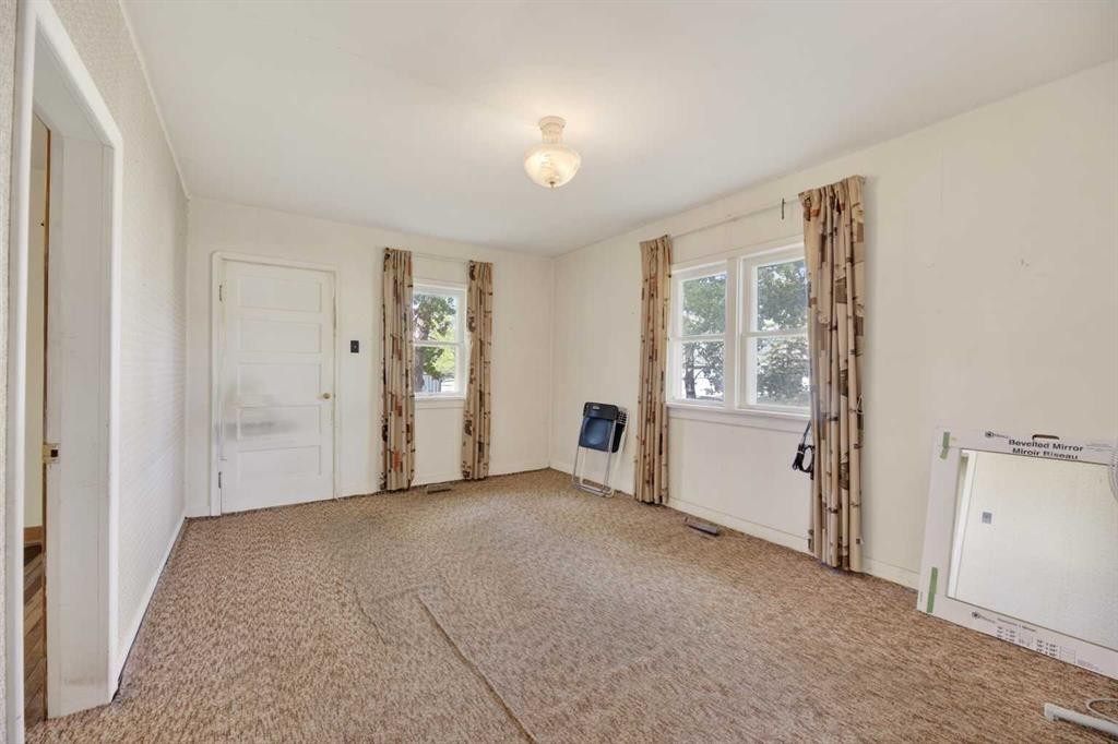 1701 18 Avenue, Didsbury, AB - Indoor Photo Showing Other Room