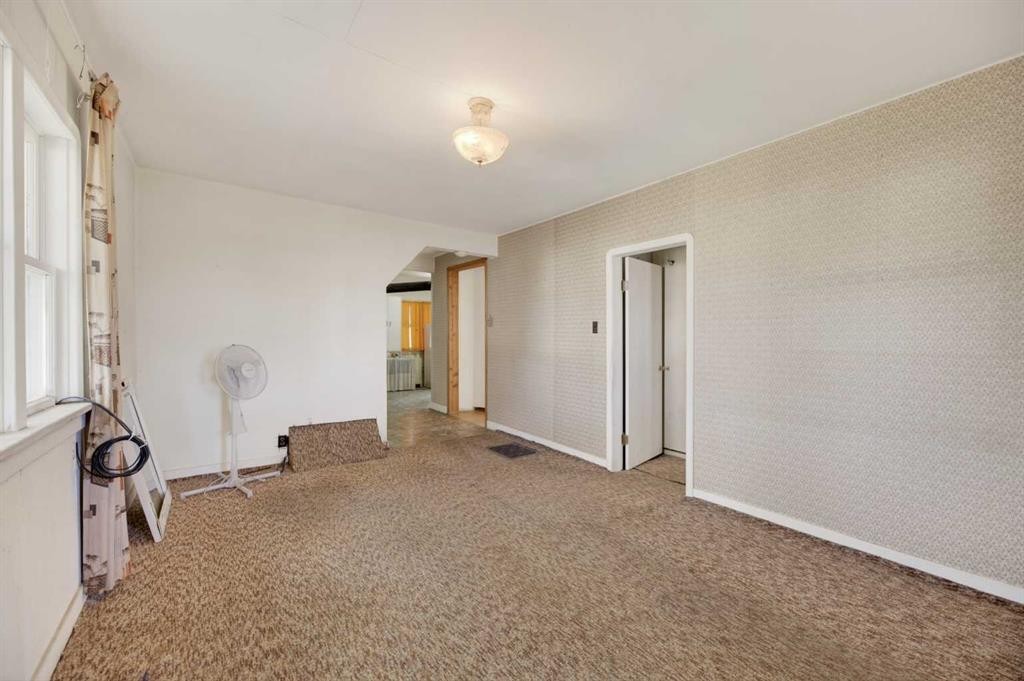 1701 18 Avenue, Didsbury, AB - Indoor Photo Showing Other Room
