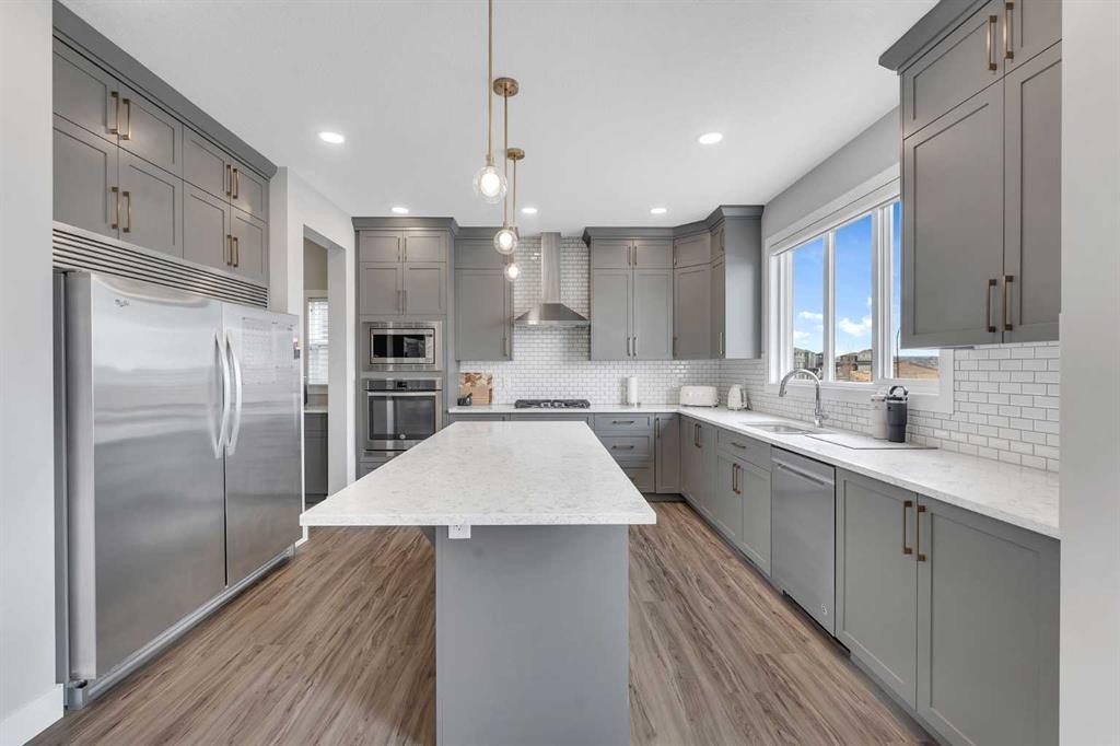 81 Carringvue Manor Nw, Calgary, AB - Indoor Photo Showing Kitchen With Stainless Steel Kitchen With Upgraded Kitchen
