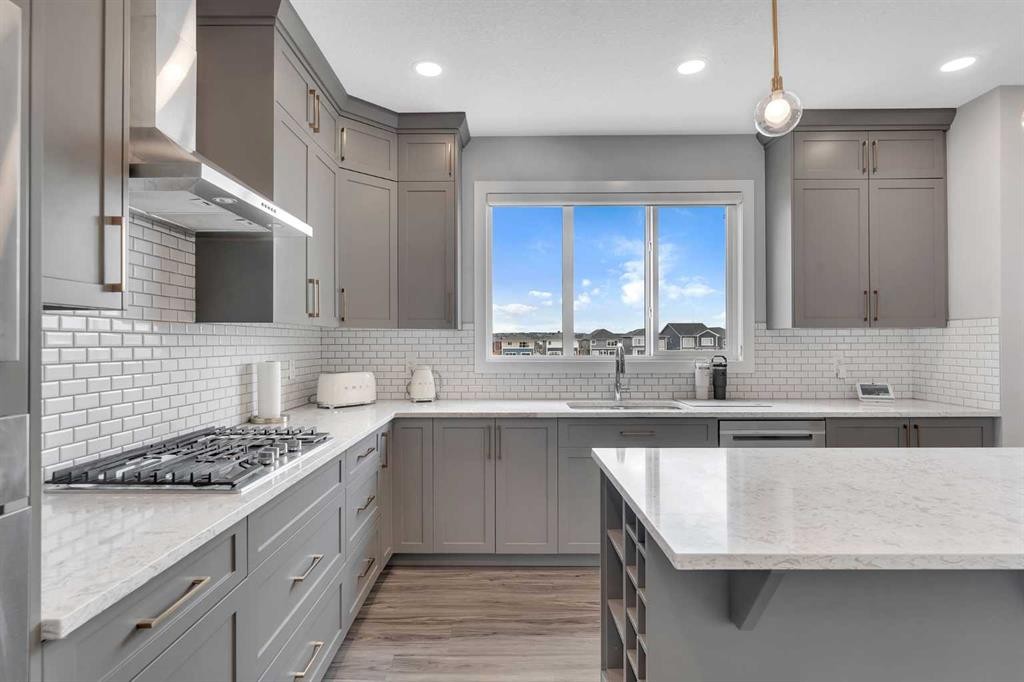 81 Carringvue Manor Nw, Calgary, AB - Indoor Photo Showing Kitchen With Upgraded Kitchen