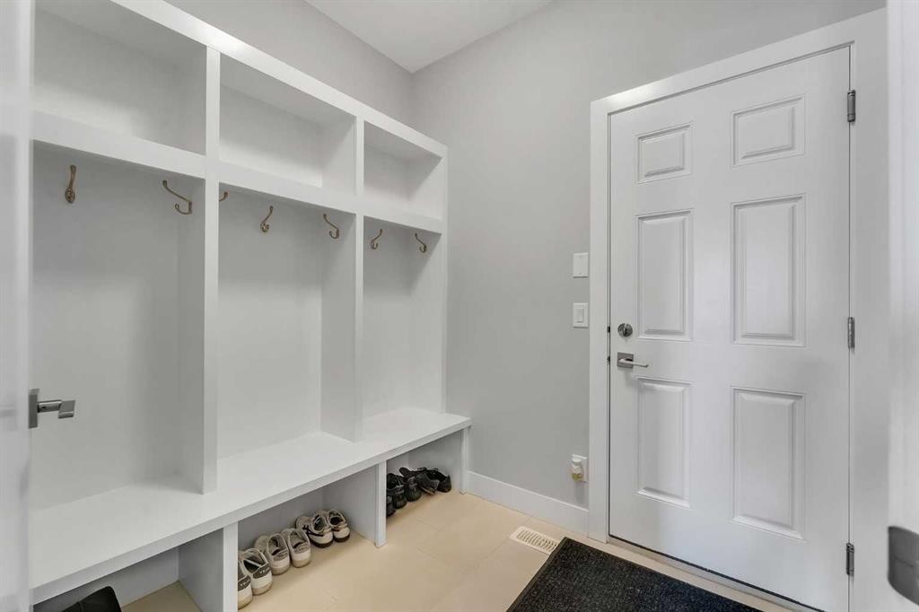 81 Carringvue Manor Nw, Calgary, AB - Indoor With Storage