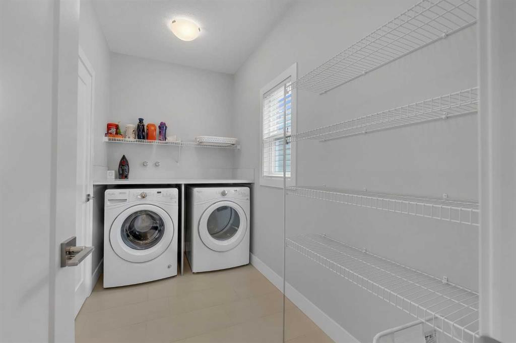 81 Carringvue Manor Nw, Calgary, AB - Indoor Photo Showing Laundry Room